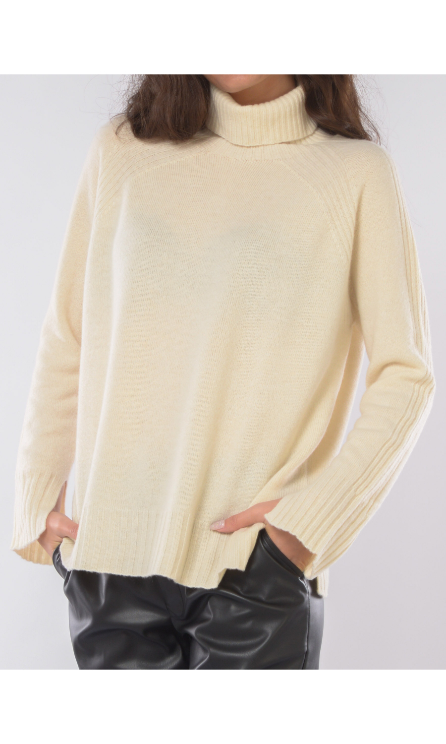 maglia da donna Twinset dolcevita con linea boxy