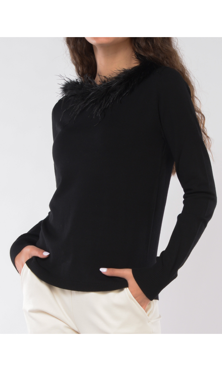 maglia da donna Twinset con scollo a barchetta e piume